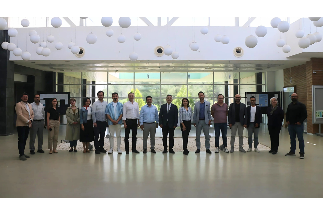 Teknopark İzmir Genel Müdürü Dr. Sinan YILMAZ Üniversitemizde Deneyimlerini Paylaştı